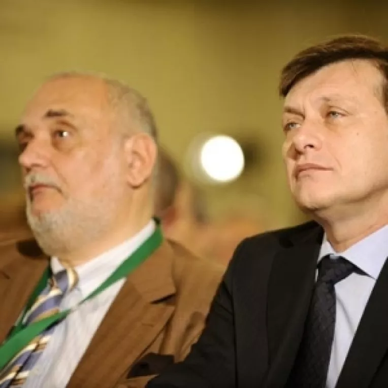 Crin Antonescu: Dinu Patriciu nu e in spatele meu, cum sustin revistele "22" si "Romania Mare"