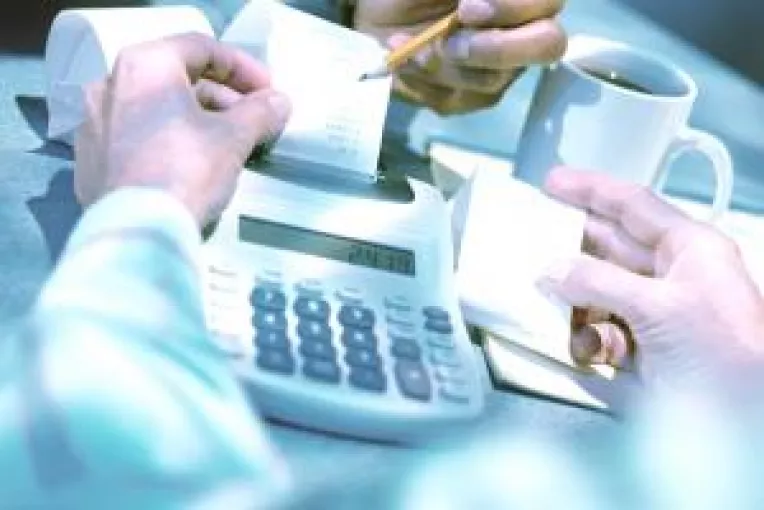 Doljenii, datori vanduti bancilor