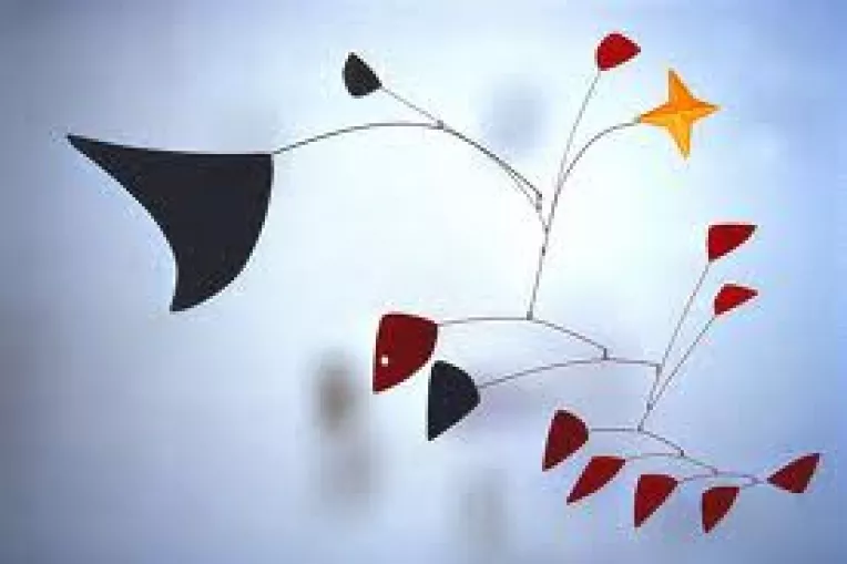 Google aniverseaza 113 ani de la nasterea celebrului sculptor american Alexander Calder, printr-un logo special