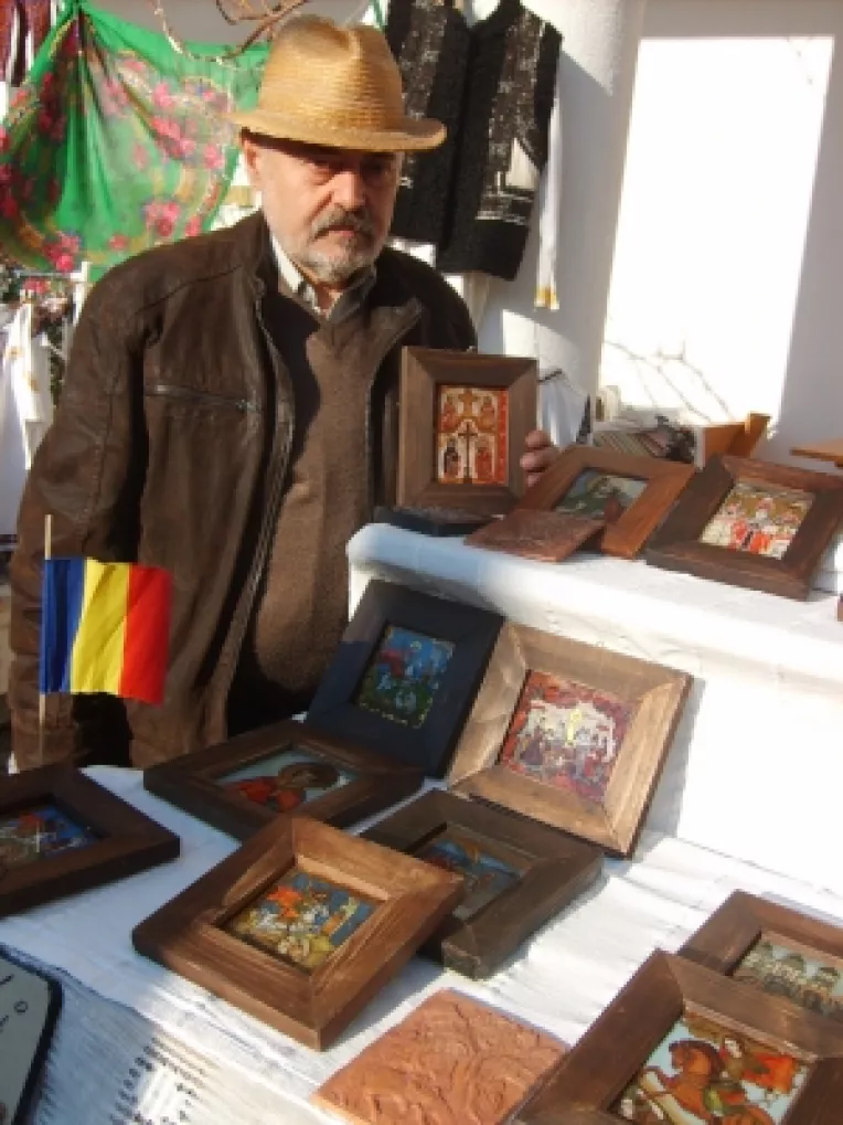 Icoane pe sticla si pe lemn, cu motive religioase si motive populare, semnate Baciu Vladimir