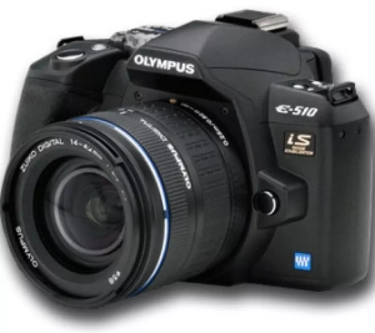 Olympus joaca tare pe clasa DSLR