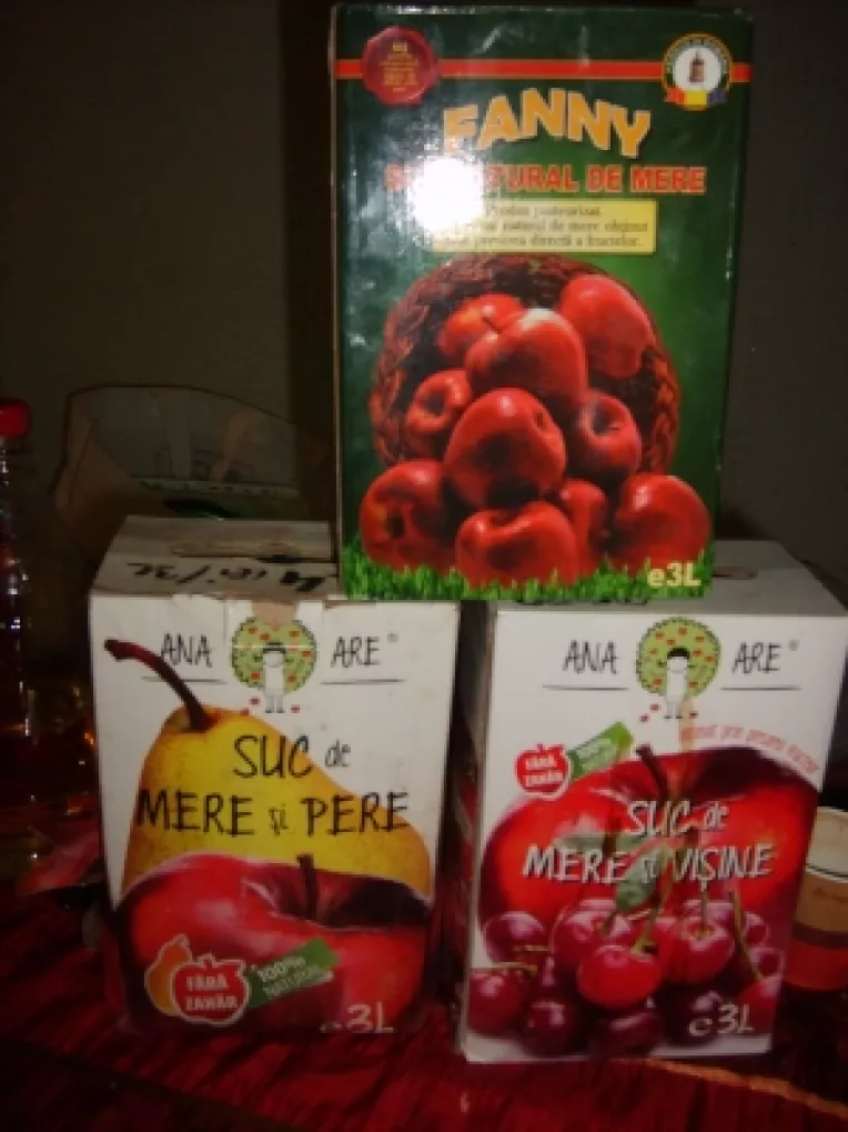 Sucuri naturale de mere, pere si visine, la targul de la MTR