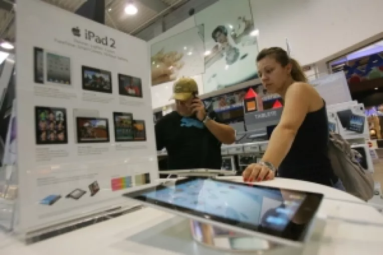 Tableta iPad 2 este disponibila in magazinele iStyle si la retailerul online eMag