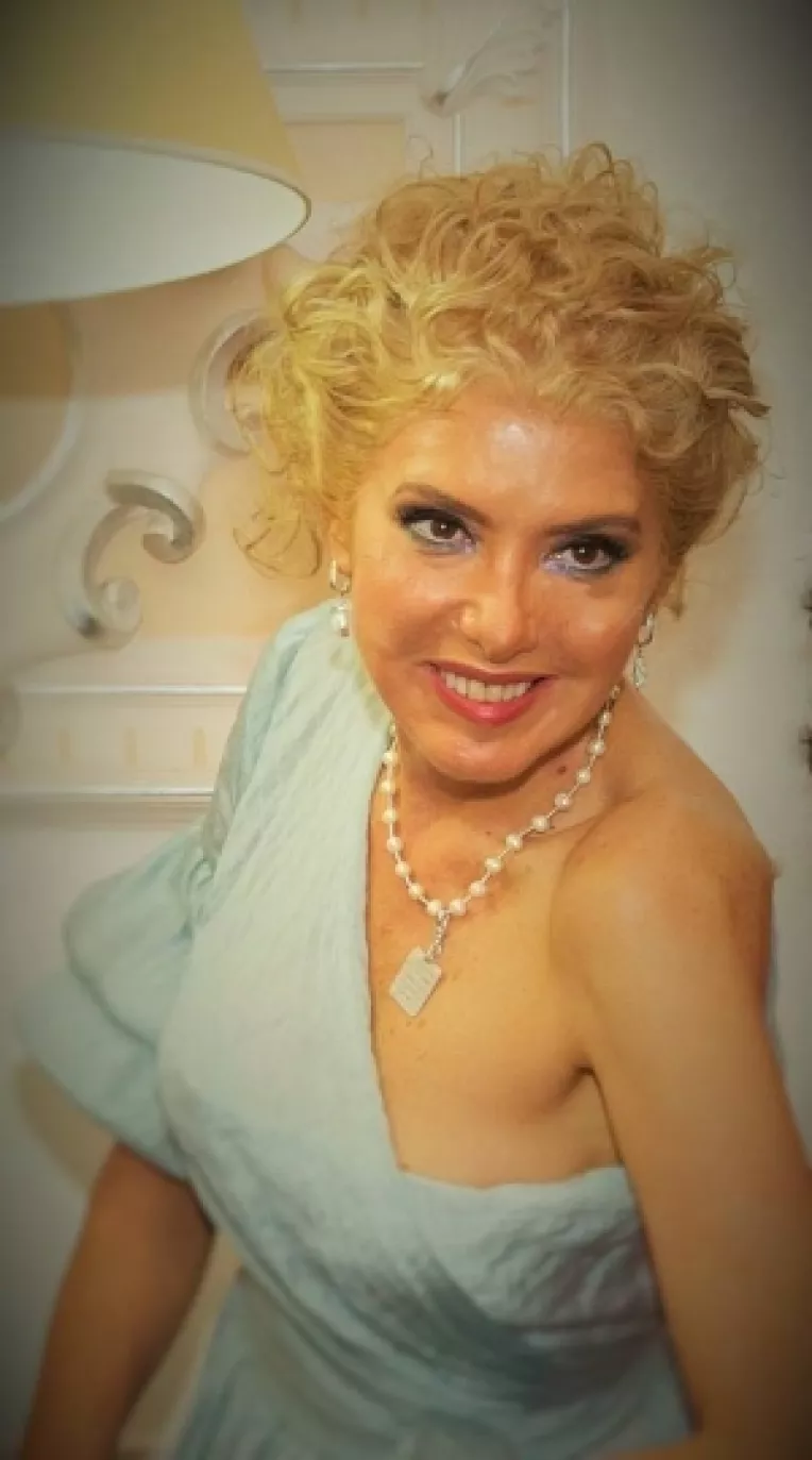 Thea Haimovitz isi sarbatoreste ziua de nastere la restaurantul Humusia & Fusion